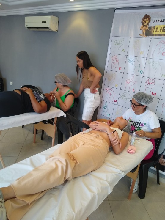 Transformando Olhares, Restaurando Almas: A Importância Vital do Curso de Extensão de Cílios