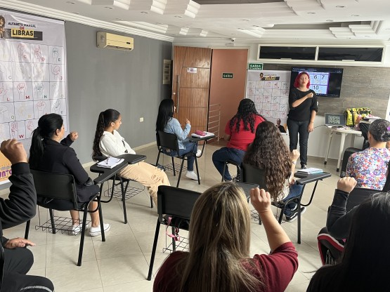Descubra o Mundo da Comunicação Inclusiva com Libras